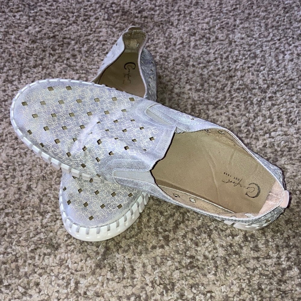 Ccomfort slip on silver gold loafers womens 11M